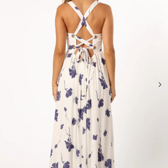 Petal & Pup Hazel Maxi Dress Navy Floral Medium NWOT - Picture 4 of 12